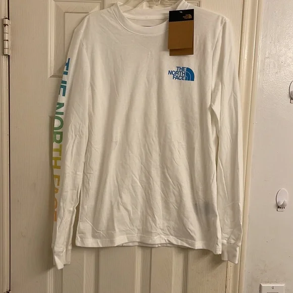 The North Face Women’s Shirt - Picture 3 of 6